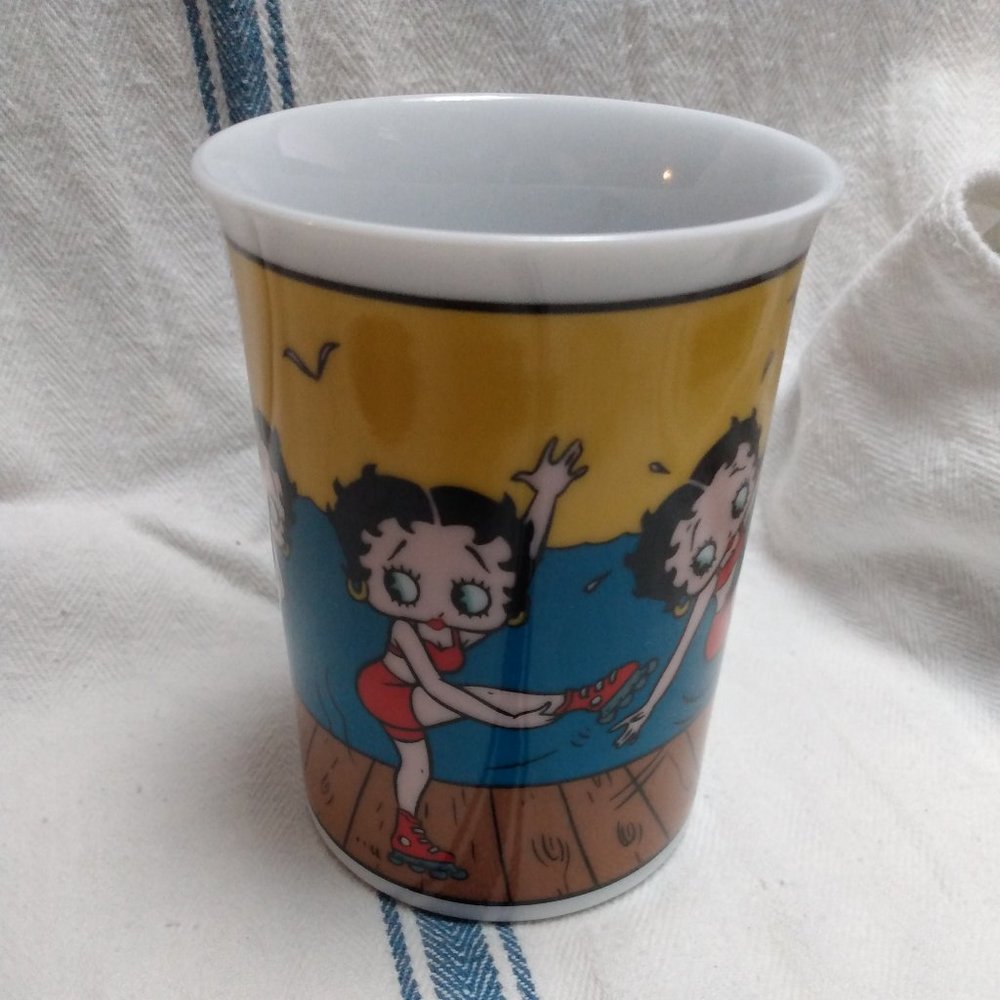 The Danbury Mint || "Boopin' on the Boardwalk" Mug